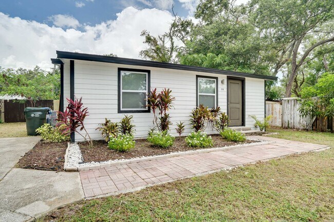 Building Photo - 3/2 Completely Renovated Modern Home in Pr...
