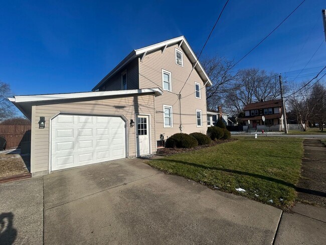 Building Photo - Stunning, Fully Updated 4 Bedroom, 2 Bath Home with Classic Charm!