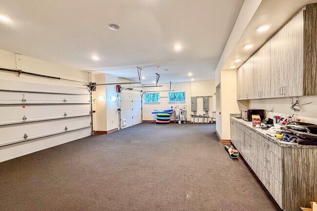 Building Photo - 4037 Bluff Ln