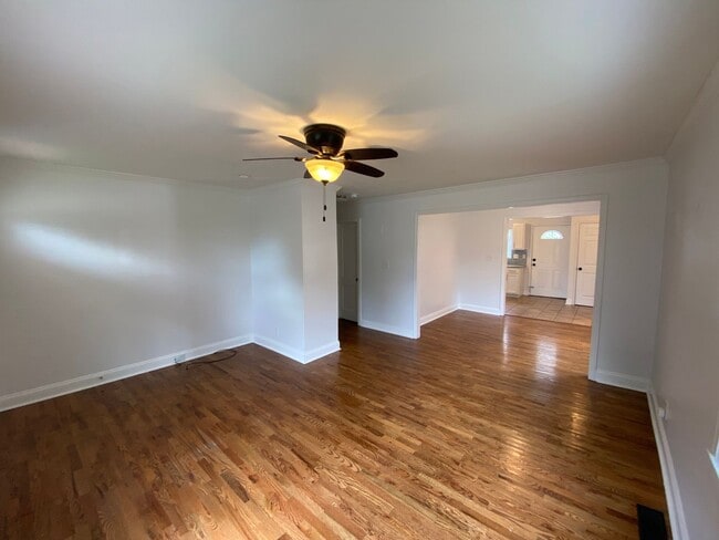 Building Photo - Cozy Ranch style home located in the Sedgefield Community !