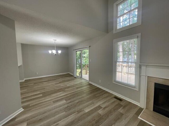 Building Photo - 210 Silk Hope Dr