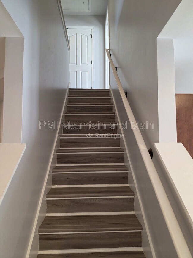 Building Photo - 25 Barnett Shoals Dr