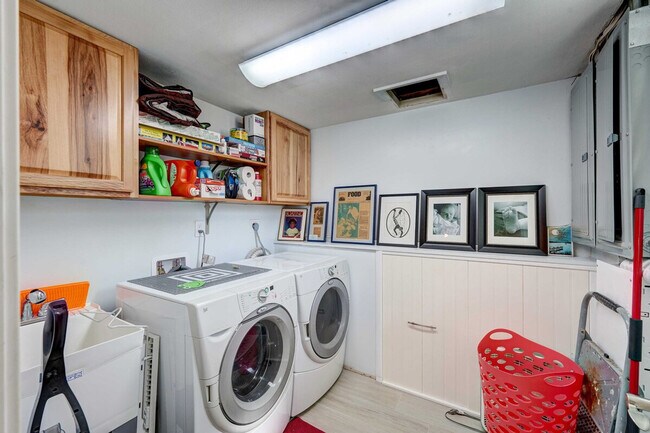 Building Photo - 157 Ocean Dr