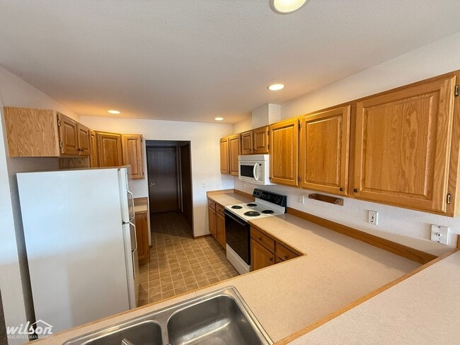 Building Photo - 601-603 Jade Pl