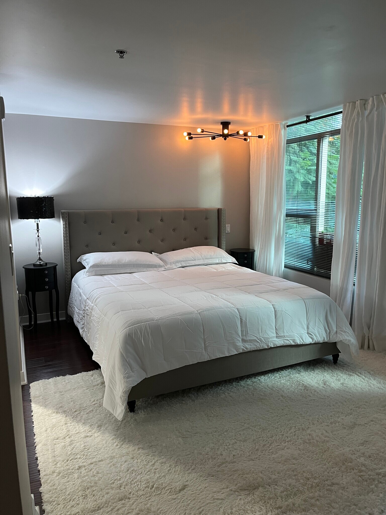 Building Photo - 425 W Beech St