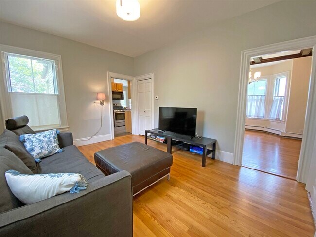 Building Photo - 263 Auburndale Ave