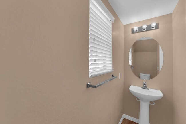 Building Photo - 7330 Phlox Rd