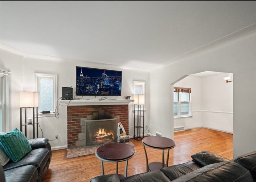 Building Photo - 18 Woodward Heights Blvd