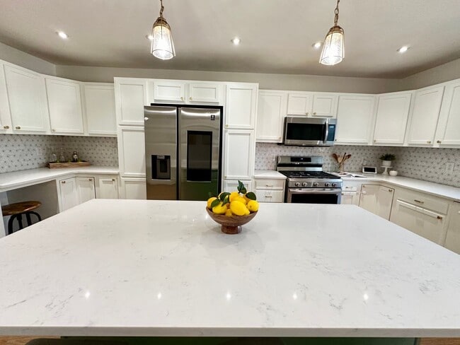 Building Photo - 715 N Beatty St