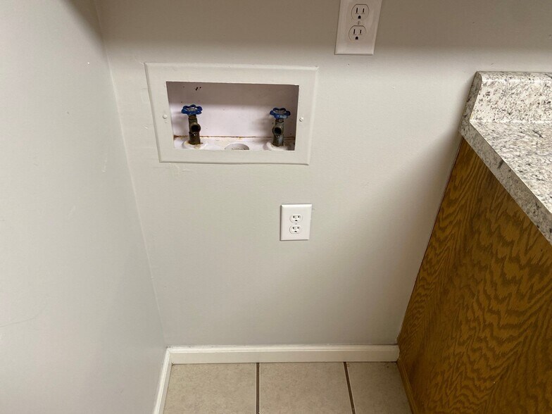 Building Photo - 40 Sta Les Cv