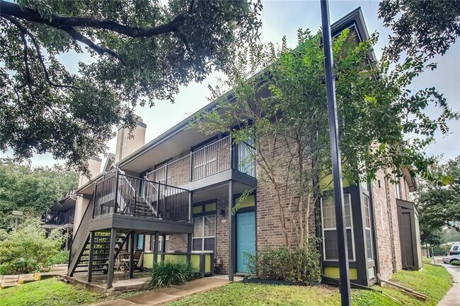 Building Photo - 7685 Northcross Dr