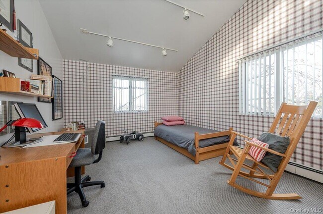 Building Photo - 20 Whitman Rd