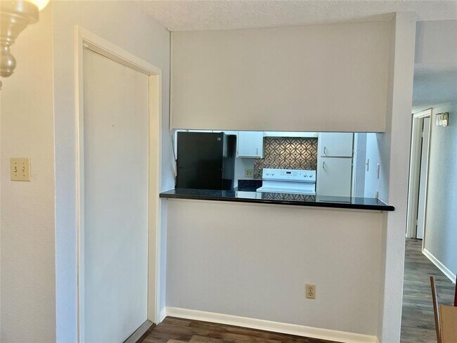 Building Photo - 3025 Walnut Bend Ln