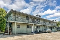 Building Photo - 2408 Meyers St