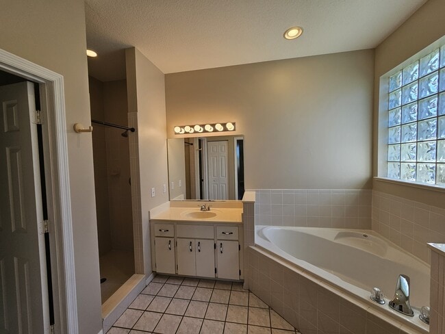 Building Photo - 17817 SE 115th Ct