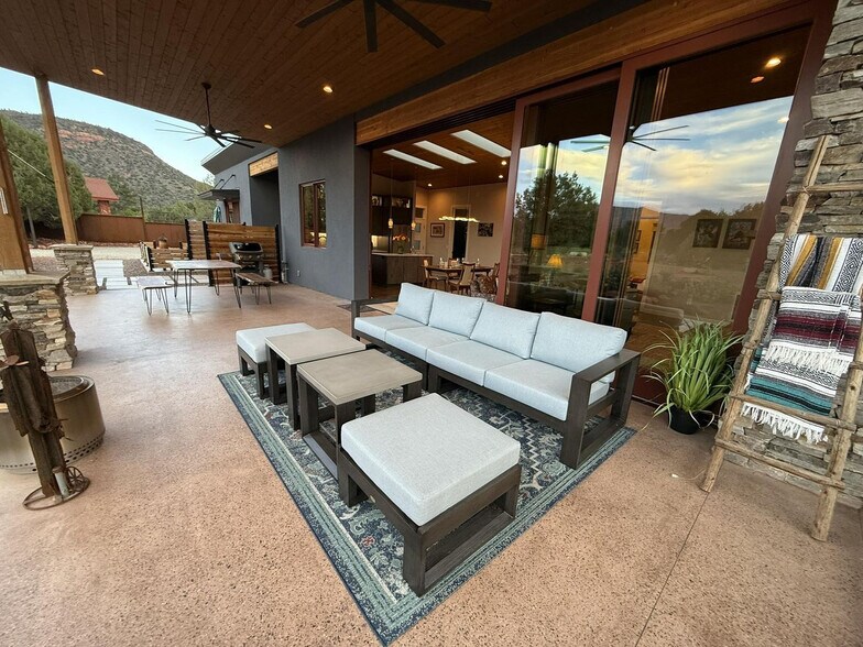 Building Photo - 105 Rojo Dr