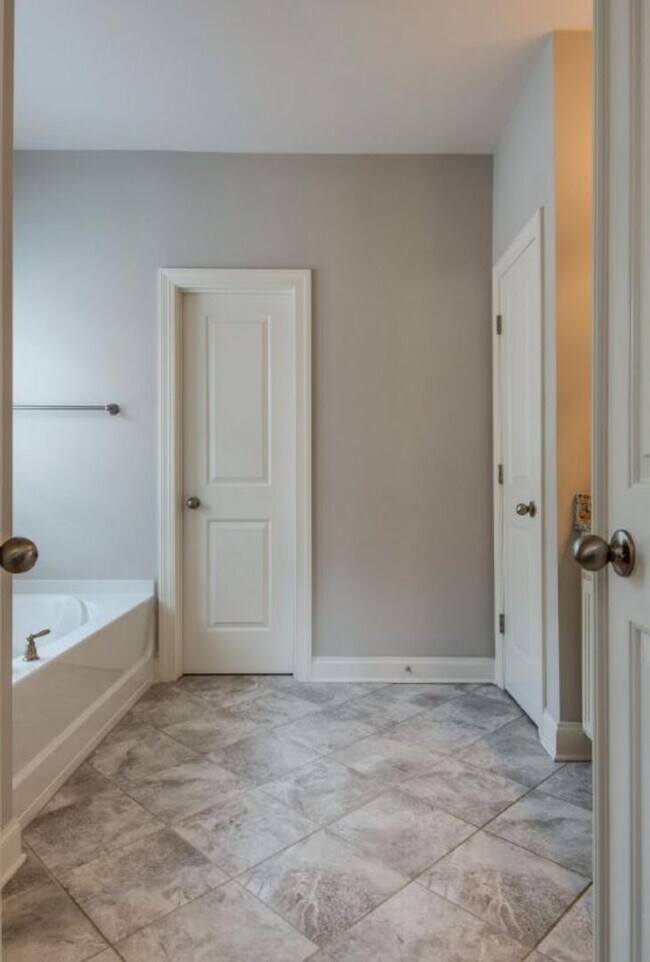 Building Photo - 3-bedroom, 2.5-bath home with a 2-car garage in the sought-after Gateway Village community of Fra...