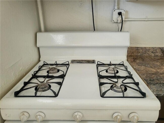 Building Photo - 1916 Claire Ave