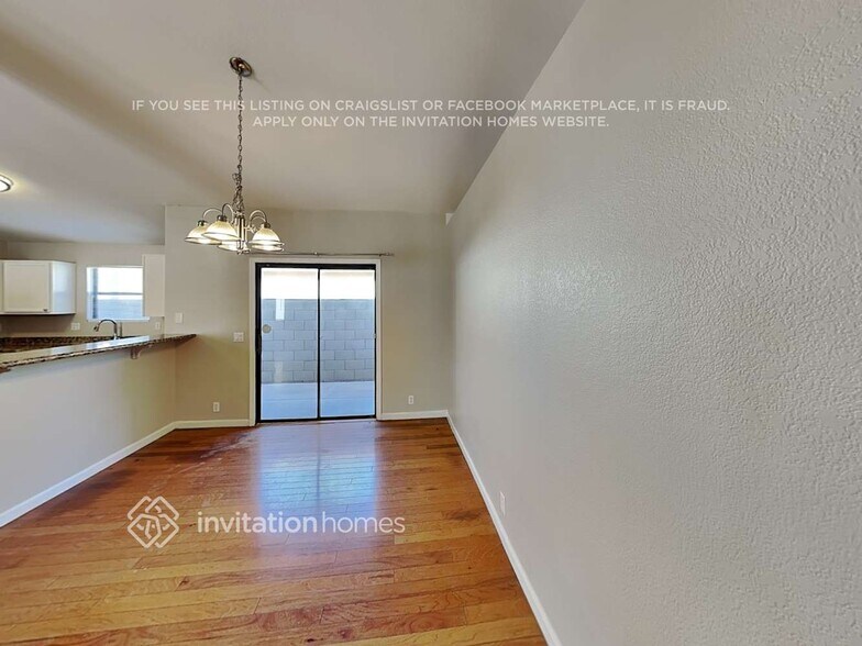 Building Photo - 8910 W Vale Dr
