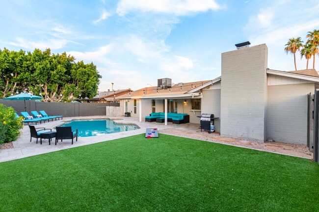 Building Photo - 2530 W Obispo Cir