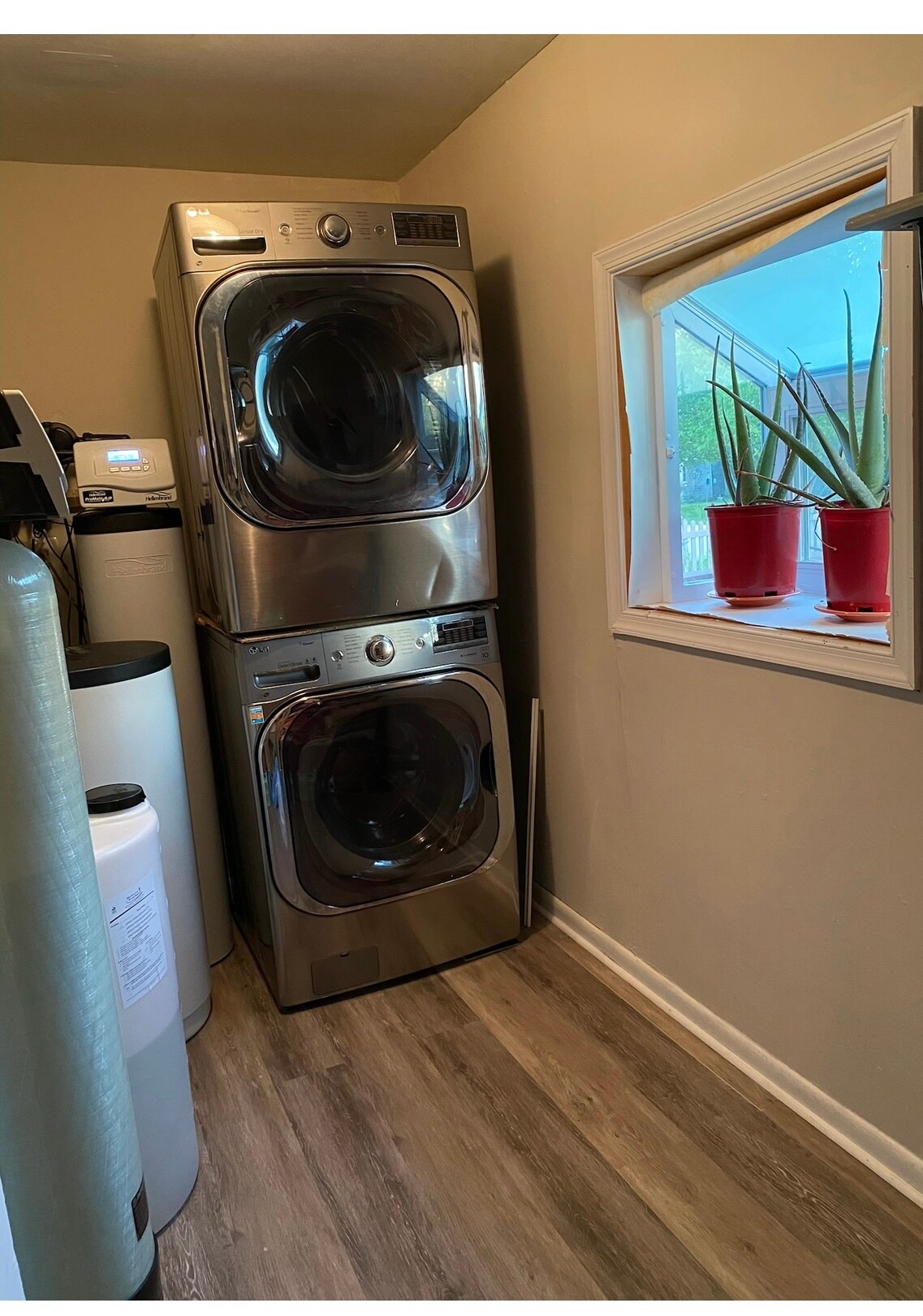 Building Photo - 952 Magothy Ave