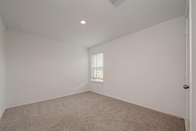 Building Photo - 24330 Elmwood Falls Dr
