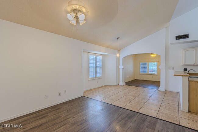 Building Photo - 12833 Tierra Pueblo Dr