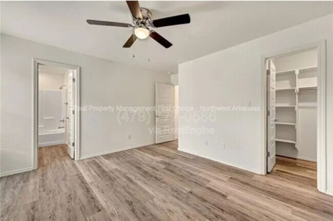 Building Photo - 820 S Benchmark Ln