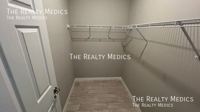 Building Photo - 3290 Halden Ave SE