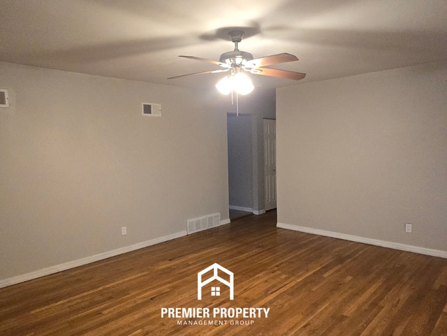 Building Photo - 3BR/1.5BA Florissant Home w/ 2-Car Garage, Fireplace & Fenced Yard - 63033