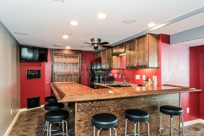 Building Photo - 730 Sunset Ln