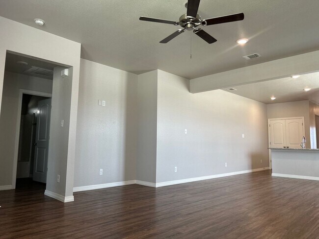 Building Photo - SUMMER MOVE IN SPECIAL