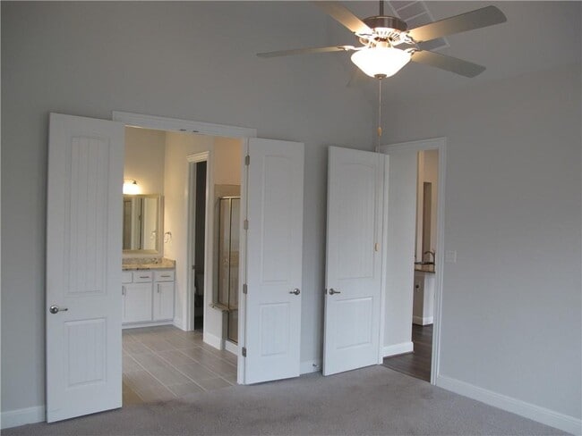 Building Photo - 635 Spinnaker Loop