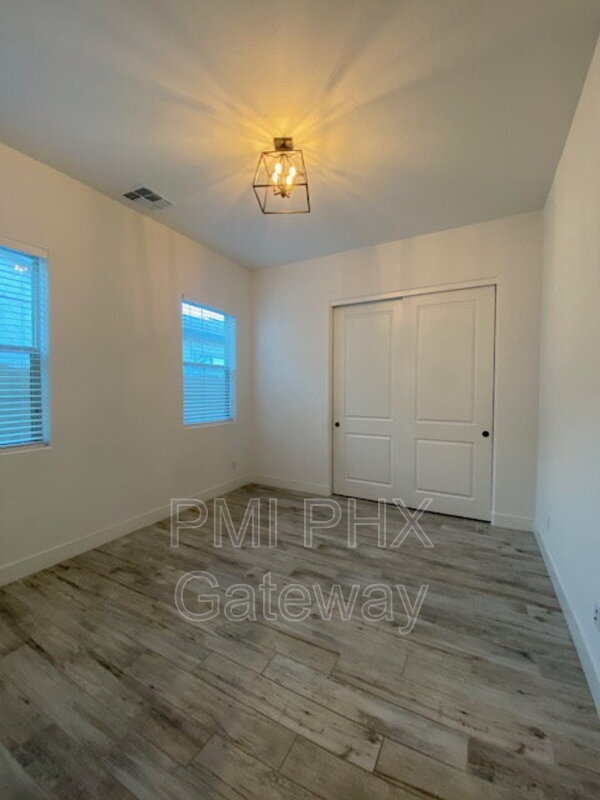 Building Photo - 2353 E Athena Ave