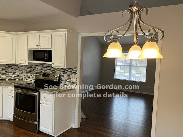 Building Photo - Amazing 3 bedroom 2 bath located in the Ol...