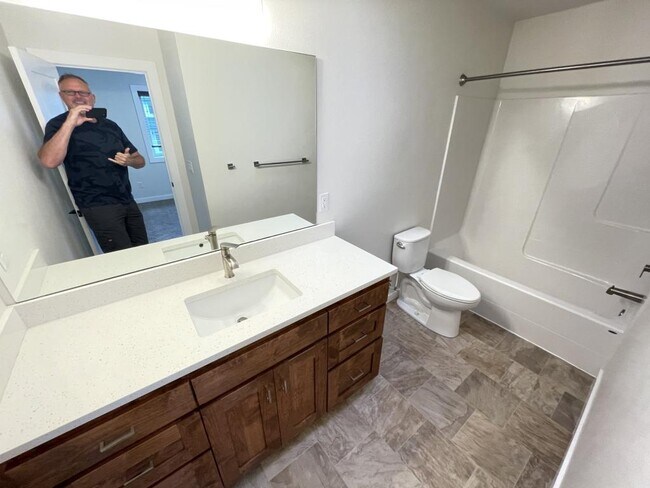 Building Photo - 1026 SE 6th Ave