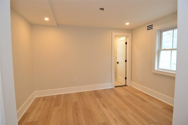 Building Photo - 137 Hillside Pl
