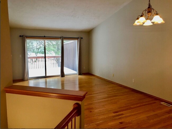 Building Photo - 2 Bed / 2 Bath Condo with Garage – Clements Mill Village (Forest Hills District)