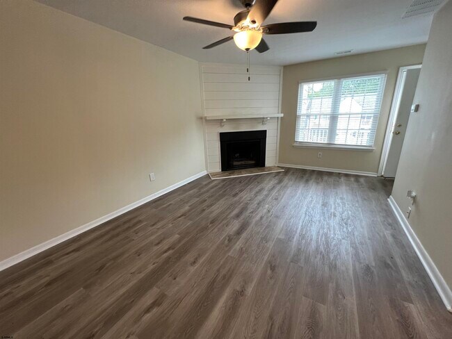 Building Photo - 226 London Ct
