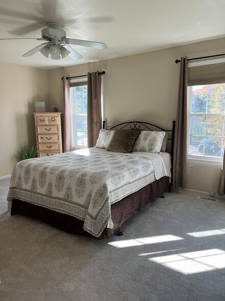 Building Photo - 64 Holly Dr