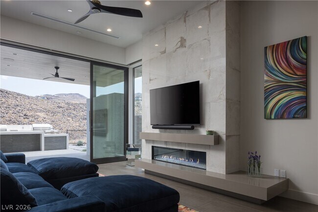 Building Photo - 692 Scenic Cliff Dr