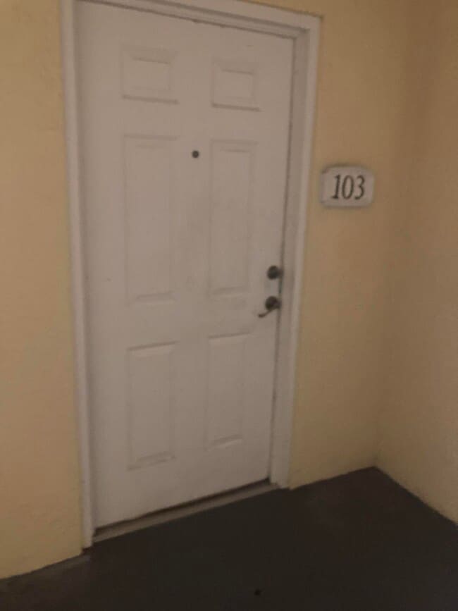 Building Photo - 3018 Alcazar Pl