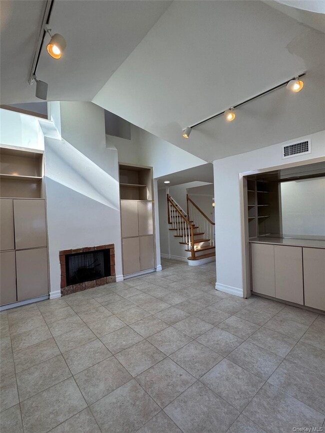 Building Photo - 12 Chadwick Rd