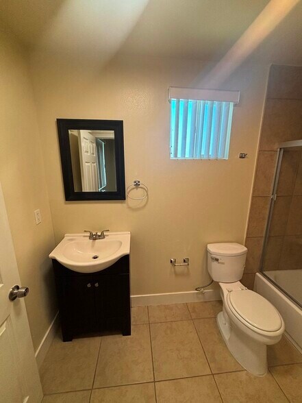 Building Photo - 148 W 79th St