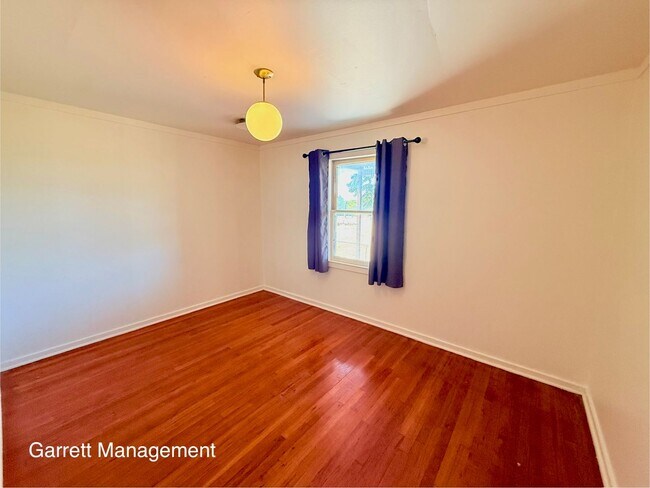Building Photo - 1217 Barnes St
