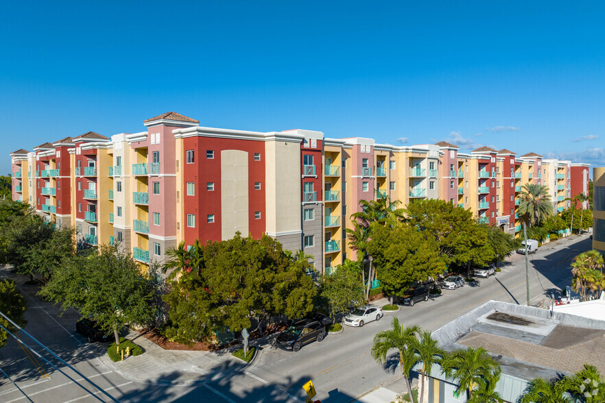 6001 SW 70th St - Valencia South Miami