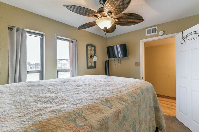 Building Photo - 411 Sailfish