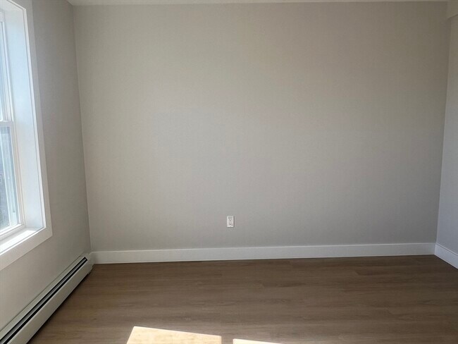 Building Photo - 151 Shepard St