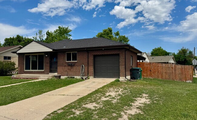 Building Photo - Spacious 4 bedroom home in Westminster! Av...