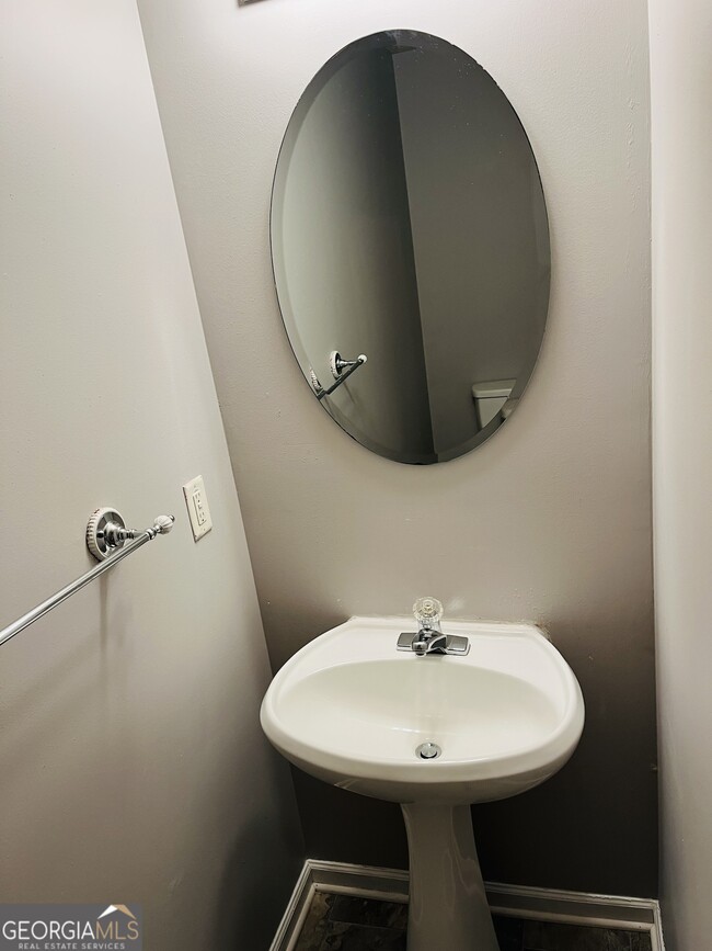 Building Photo - 2119 Manhattan Pkwy